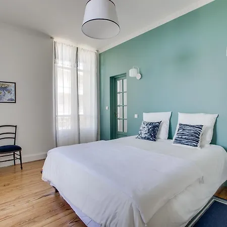 Luckey Homes - Le Palais Thermal